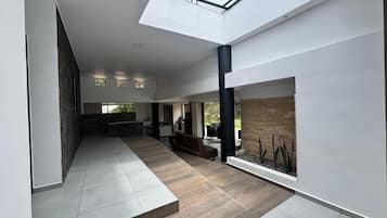 Kamar, 4 kamar tidur, teras, pemandangan kebun | Interior