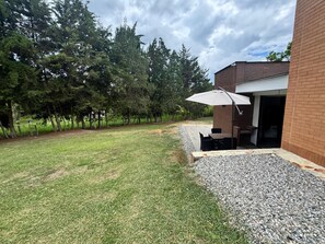 Habitación, 4 habitaciones, Terraza, vista al jardín | Terraza o patio