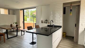 Room, 4 Bedrooms, Terrace, Garden View | Interior