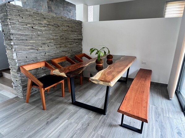 Zimmer, 4 Schlafzimmer, Terrasse, Gartenblick | Speisen