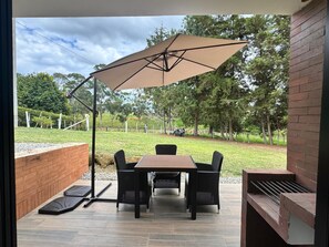 Habitación, 4 habitaciones, Terraza, vista al jardín | Terraza o patio