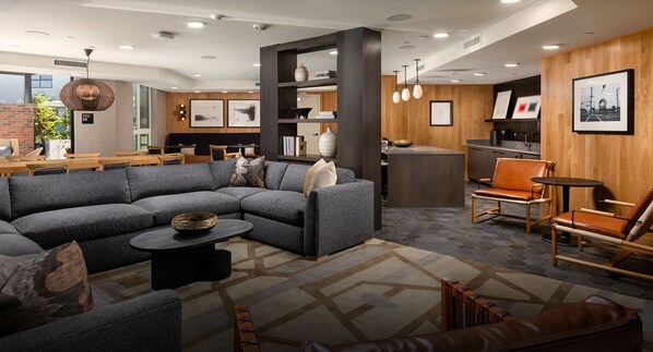 المنشأة من الداخل