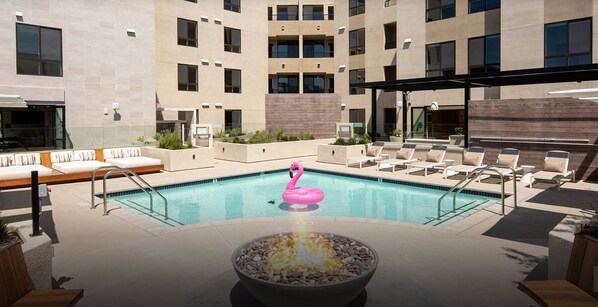 室外游泳池,恒温泳池