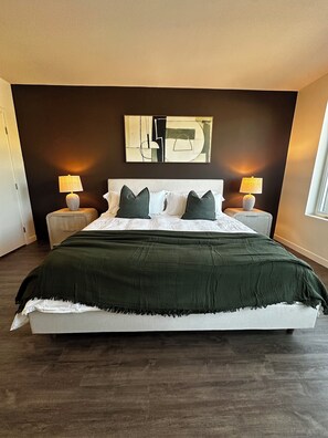 3 多间卧室、办公桌、熨斗/熨衣板、旅行婴儿床