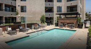 室外游泳池,恒温泳池