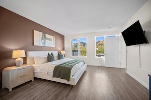 3 camere, una scrivania, ferro/asse da stiro, culla da viaggio