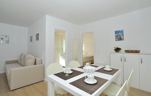 Dining - Amazing apartment in Privlaka (Privlaka)