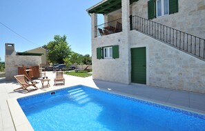 A heated pool - Cozy apartment in Privlaka (Privlaka)