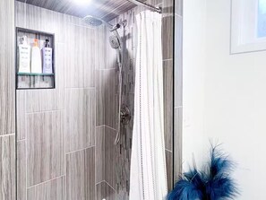 Shower, hair dryer, towels, soap - The Red Fern Suite w/HotTub, Garage & Kitchenette (Idaho Falls)