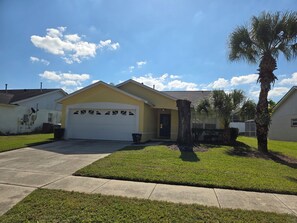 Exterior - Low Rates! Superb 4-bed Pool/Game Room Home Near Disney World Free Wi-fi & More (Kissimmee)