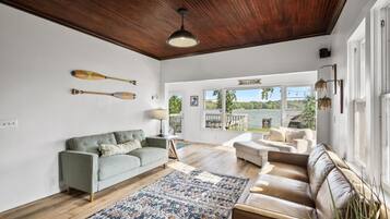 Téléviseur connecté, foyer, livres