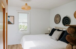 3 bedrooms, desk, free WiFi, bed sheets