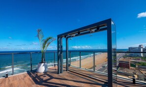 Property grounds - Beachfront Building With Pool and gym - Arus (Salvador)
