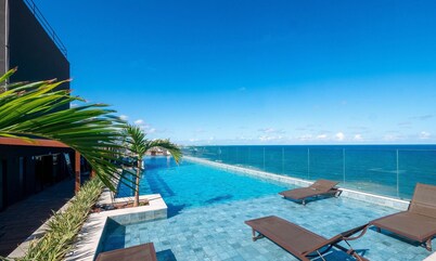 Beachfront Building With Pool and gym - Arus