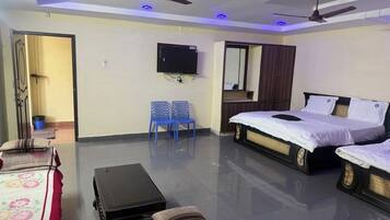 Suite | In-room safe, desk, free WiFi