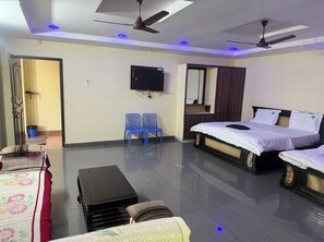 Svit | Värdeförvaringsskåp på rummet, skrivbord och gratis wi-fi