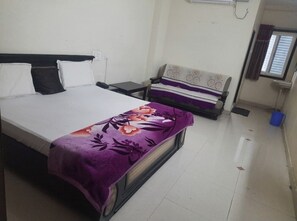 Standard-Doppelzimmer | Zimmersafe, Schreibtisch, kostenloses WLAN