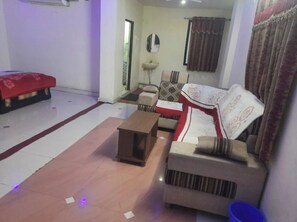 Suite | Caja de seguridad en la habitación, escritorio y wifi gratis