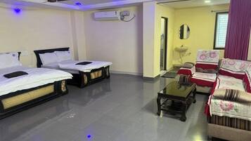 Suite | Een kluis op de kamer, een bureau, gratis wifi