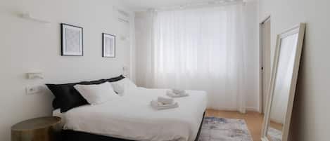 2 chambres, fer et planche Ă repasser