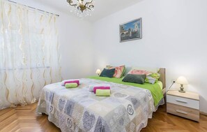 4 bedrooms, iron/ironing board, travel cot, free WiFi - Beautiful home in Tinjan (Tinjan)