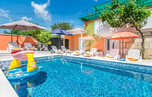 Amazing home in Tinjan