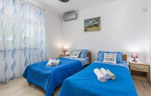 3 slaapkamers, een strijkplank/strijkijzer, reisbedje, gratis wifi