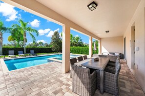 Pool - Fun-Filled Getaway with Private Pool, Theme Rooms & Game Room and Waterpark. (Kissimmee)
