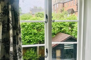 Interior - Mews Cottage off Marlborough High Street (Marlborough)