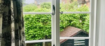 Mews Cottage off Marlborough High Street