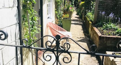 Mews Cottage off Marlborough High Street