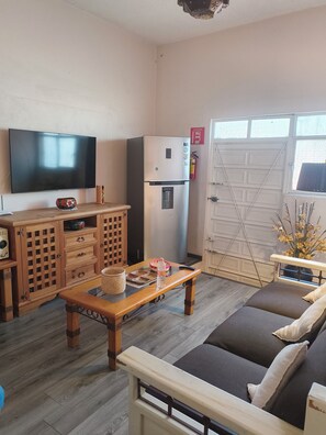 Smart TV - Loft in downtown Oaxaca City, king size bed and double bed. (Oaxaca de Juárez)