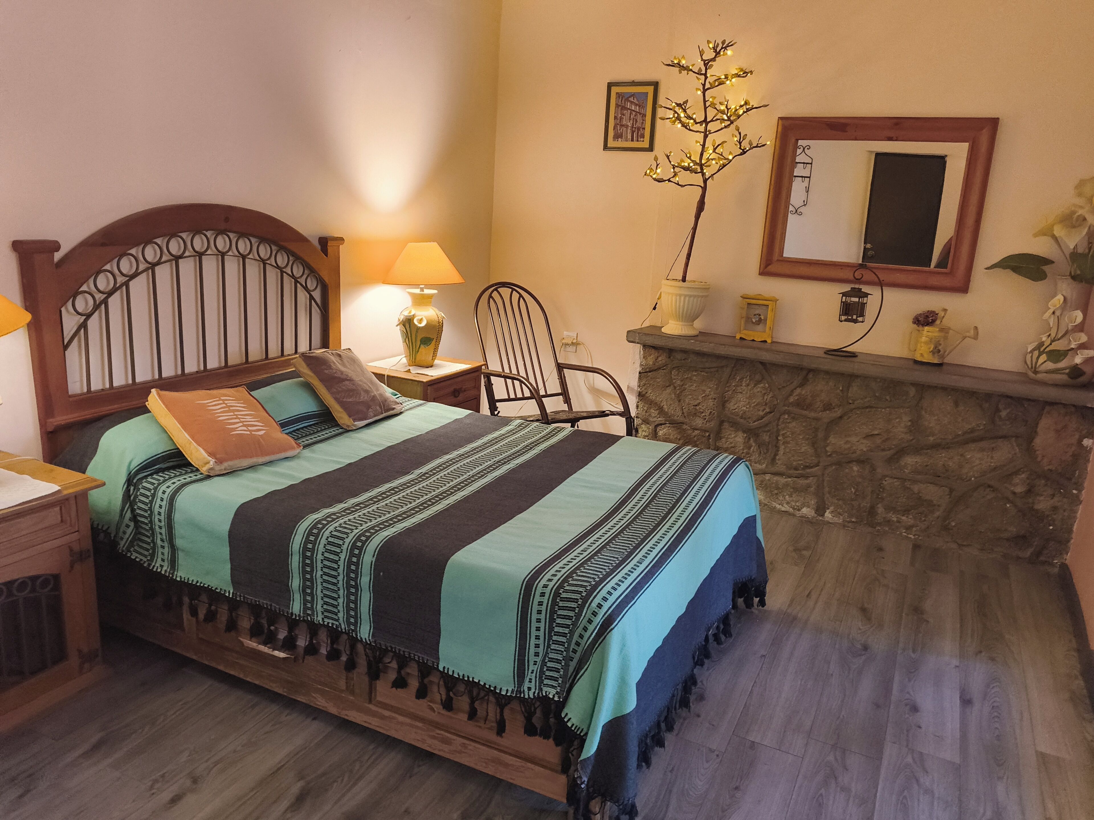 2 dormitorios, escritorio, wifi gratis y ropa de cama