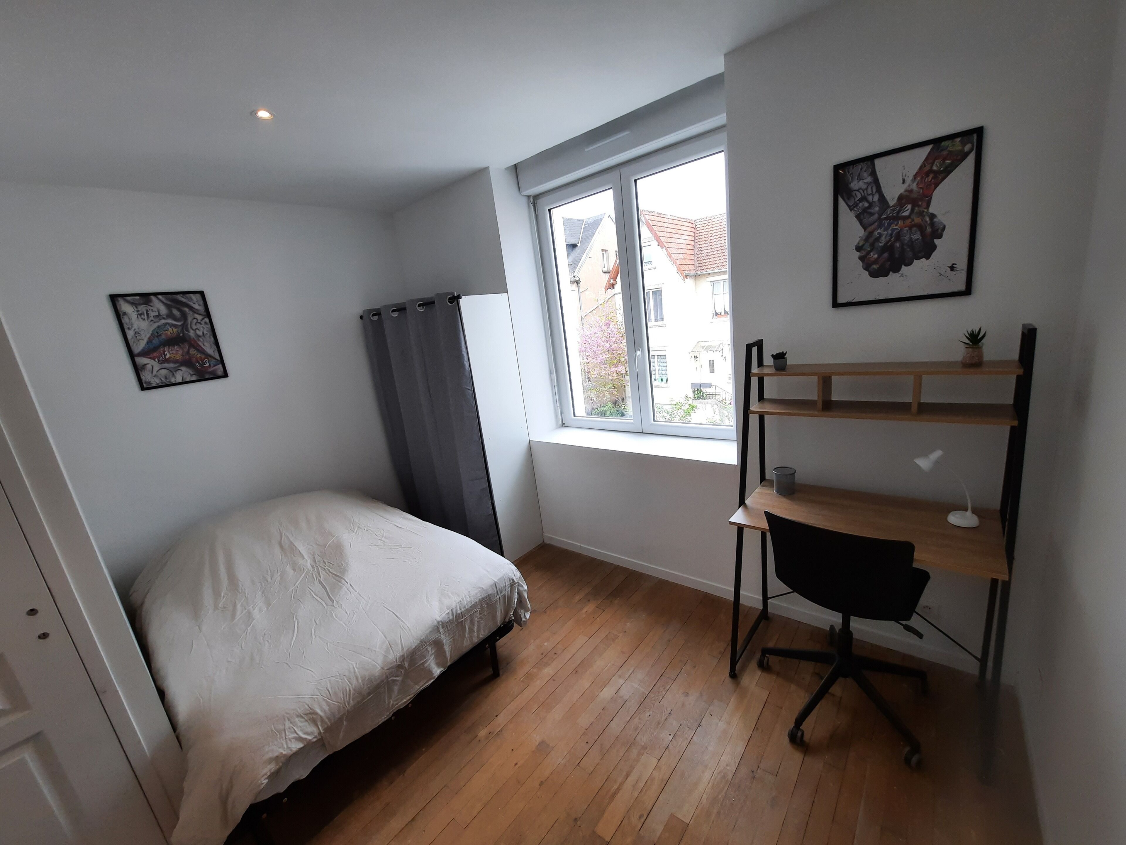 8 slaapkamers, een strijkplank/strijkijzer, wifi, beddengoed