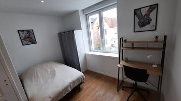 8 slaapkamers, een strijkplank/strijkijzer, wifi, beddengoed