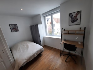8 bedrooms, iron/ironing board, WiFi, bed sheets