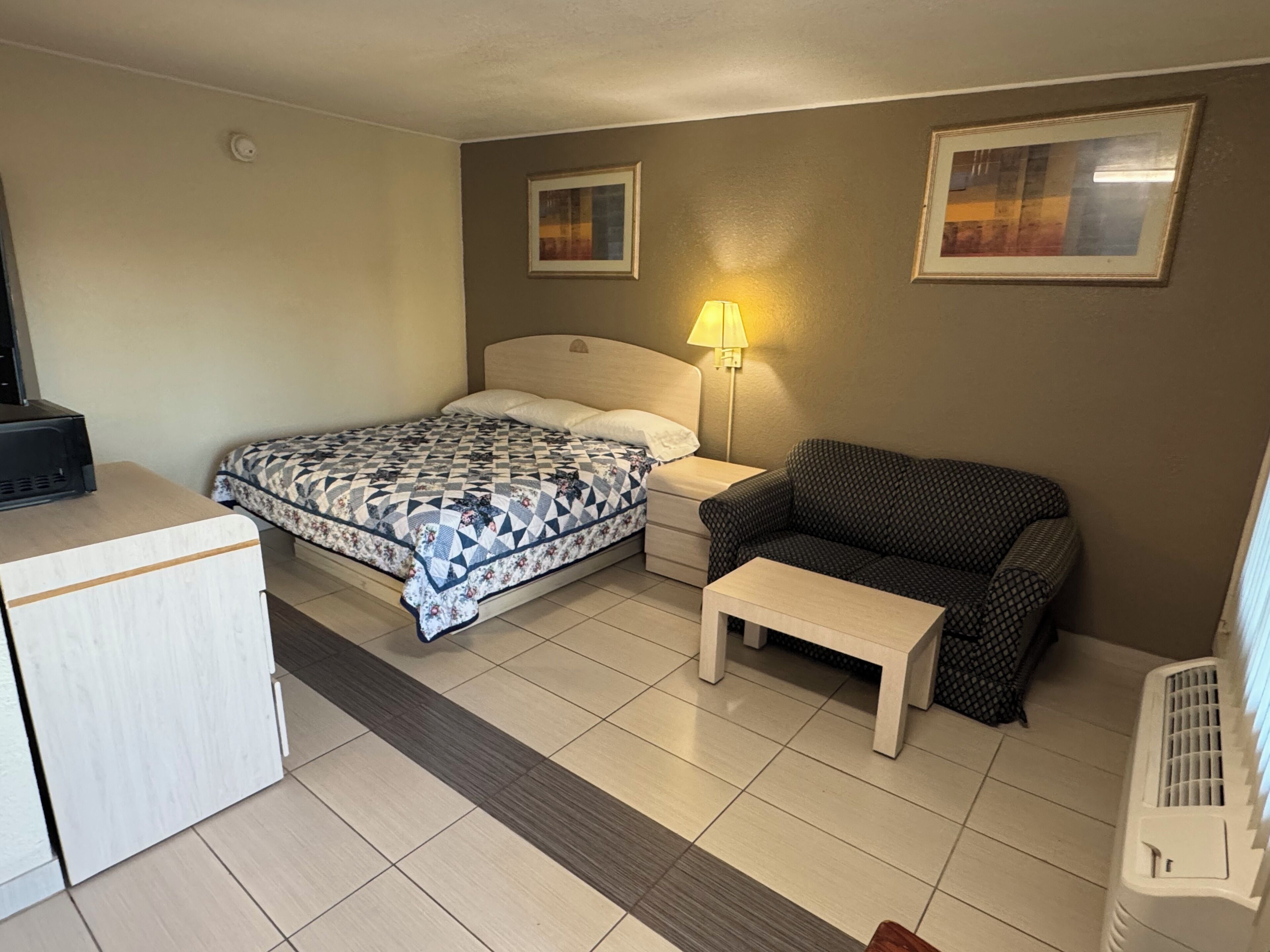 Desk, laptop workspace, free WiFi