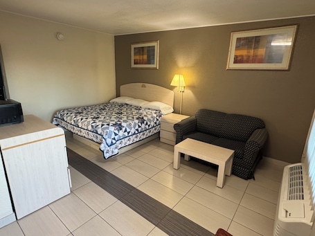 Escritorio, espacio para trabajar con laptop y wifi gratis