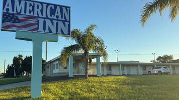 Vista frontal de la propiedad