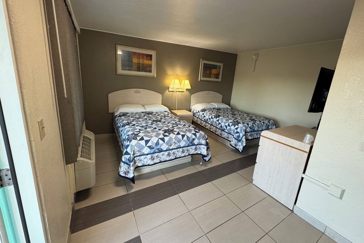 Desk, laptop workspace, free WiFi