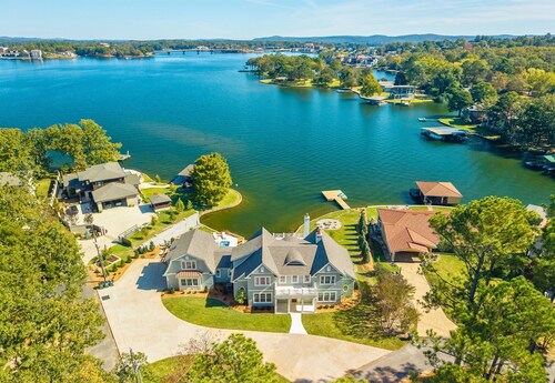 Lakeside Luxury w/Private Heated Pool, Sleeps 15