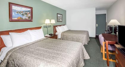 Super 8 by Wyndham Nyack NY