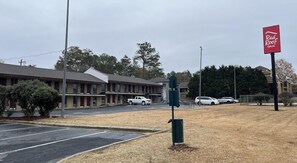 Property grounds - Red Roof Inn Rockingham (Rockingham)