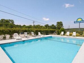 حمّام سباحة خارجي