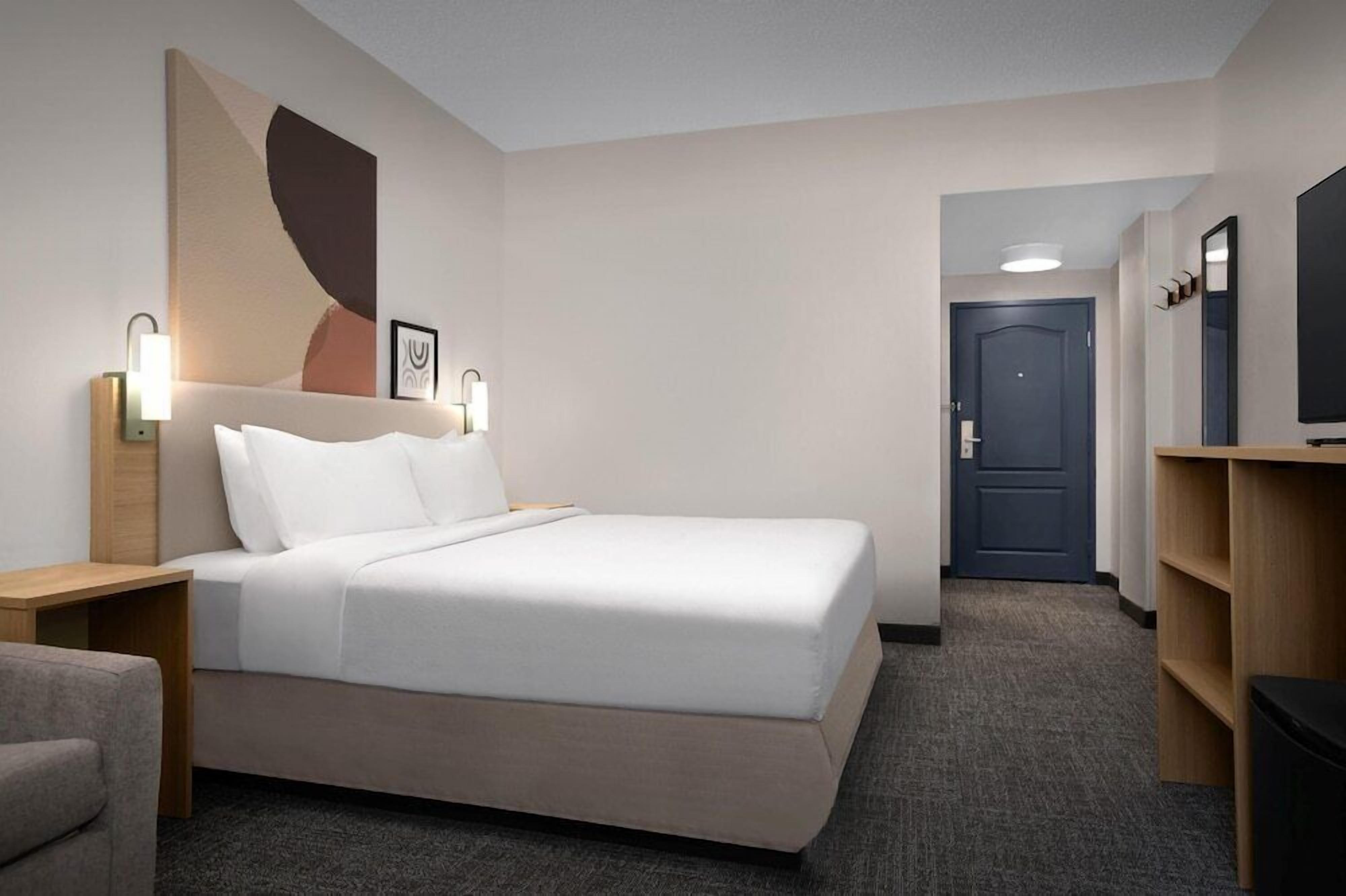 In-room safe, desk, laptop workspace, iron/ironing board