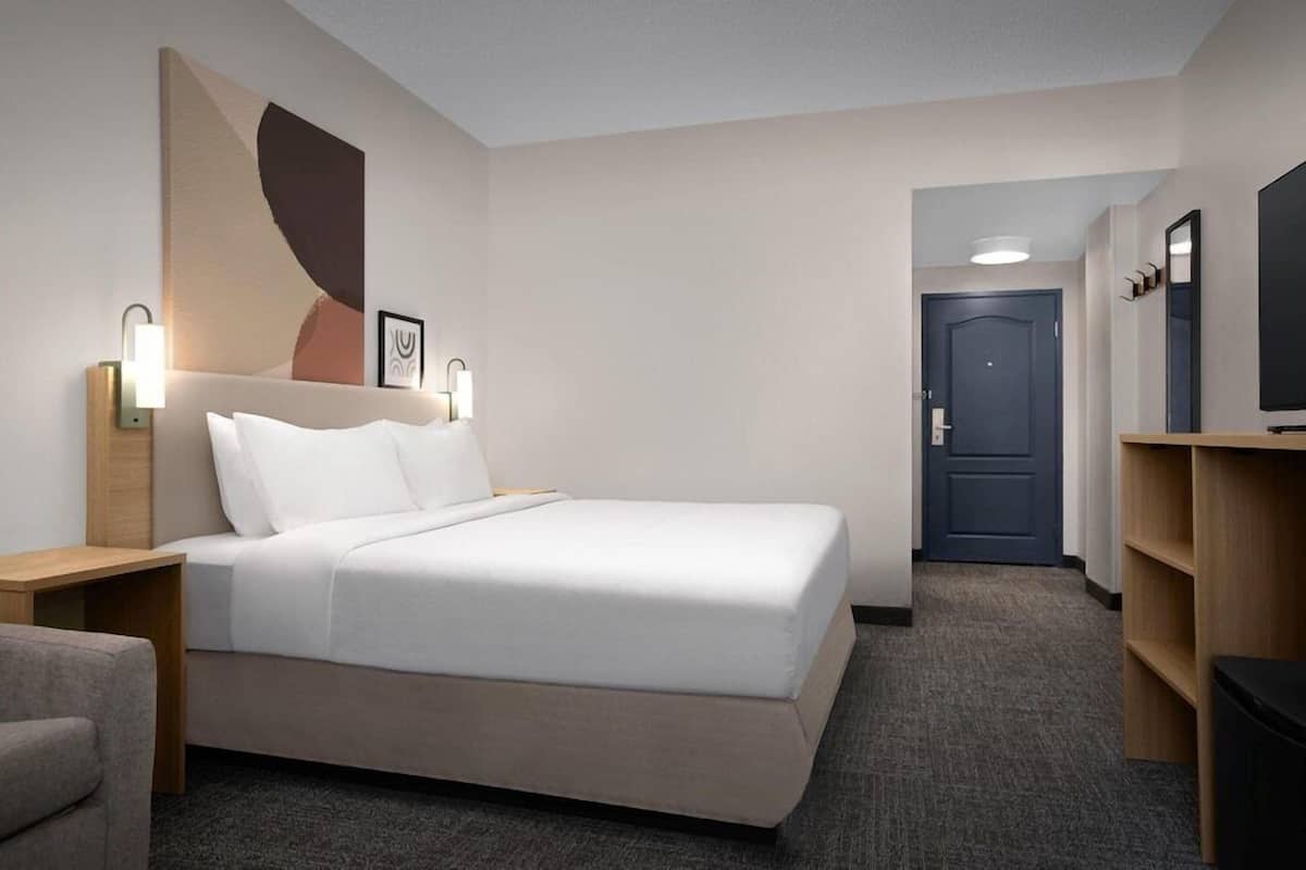 In-room safe, desk, laptop workspace, iron/ironing board