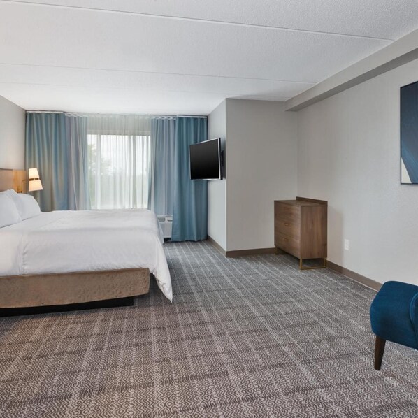 A hotel room with a bed, a television, a desk, and a chair. - Staybridge Suites Pittsburgh Airport, an IHG Hotel (Pittsburgh)