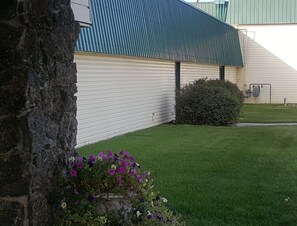 المنطقة المحيطة بالمنشأة