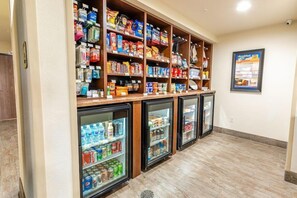 Gift shop - Mainstay Suites Spokane Valley, WA (Spokane Valley)