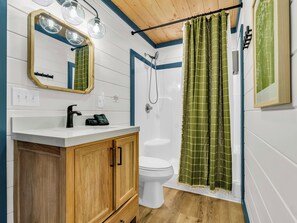 Shower, hair dryer, towels, soap - 1 mile Pkwy~Single level ~ Sauna, Outdoor Movies (Pigeon Forge)
